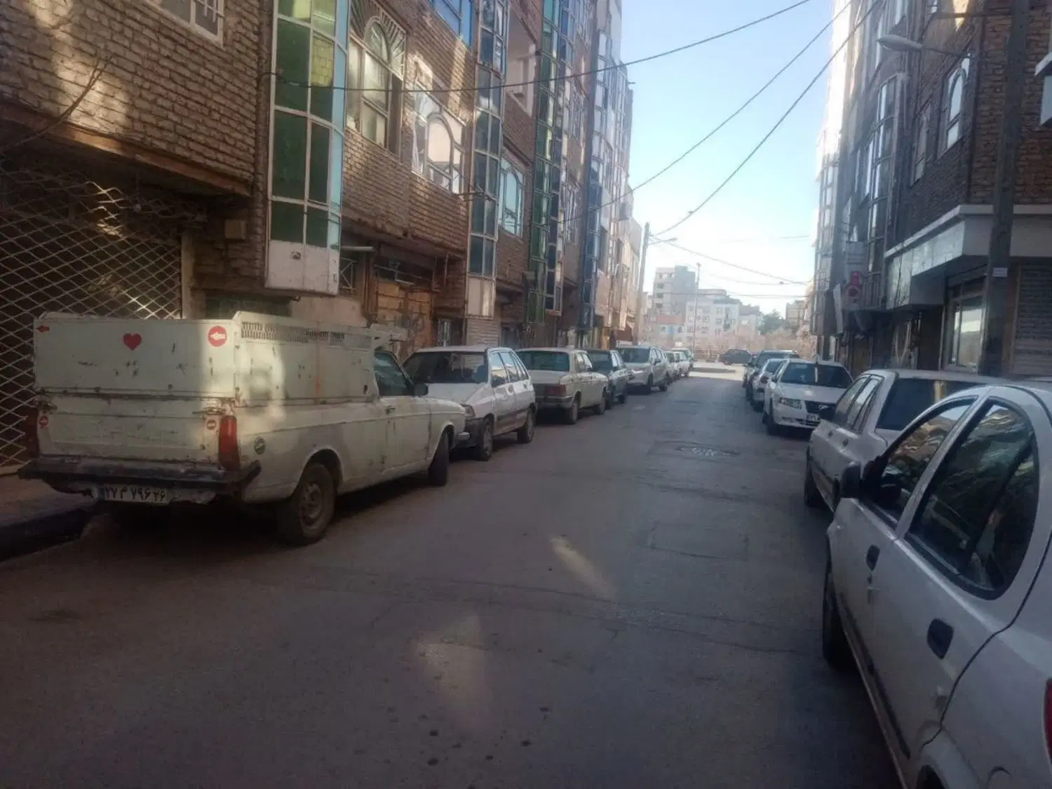 آپارتمان فروشی طبقه سوم باپشت بام