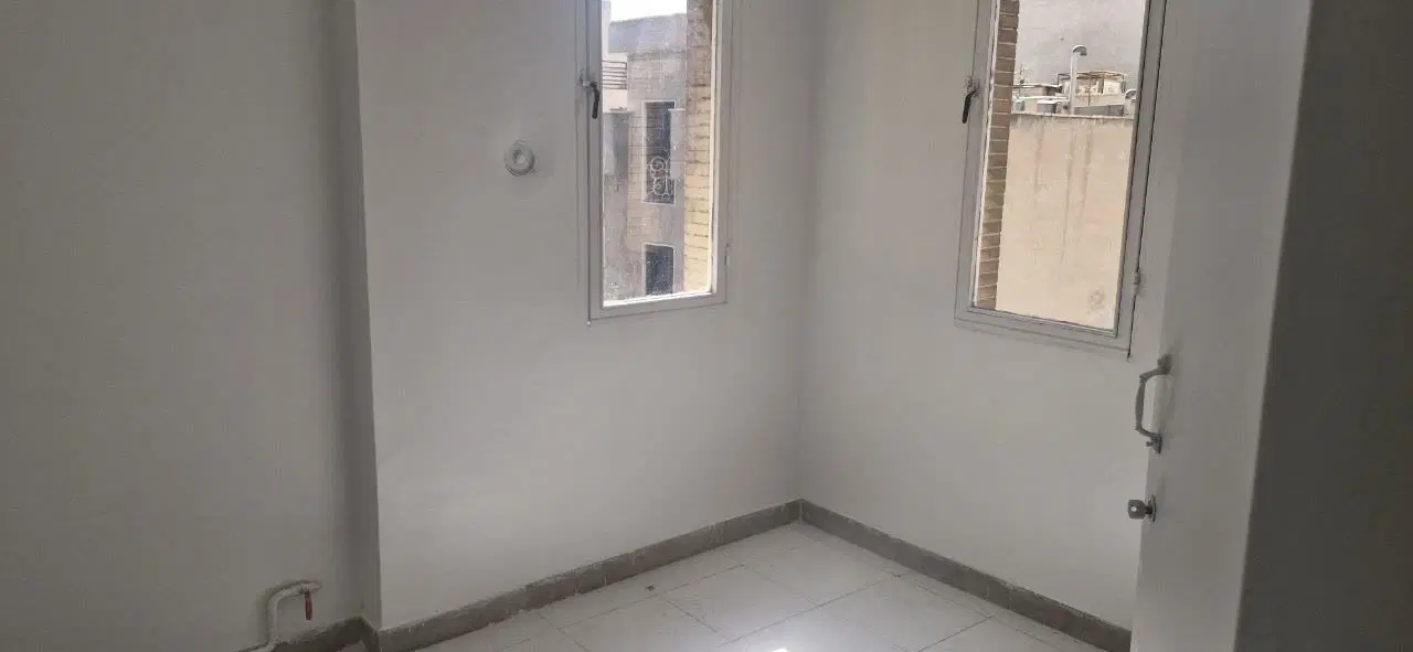 ۴۵متری پیروزی بنایی ط۴ بالکن انباری دو واحدی