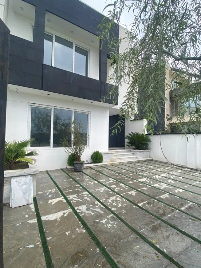 ویلا دوبلکس _ دارای استخر _ سونا _ جکوزی _سنددار