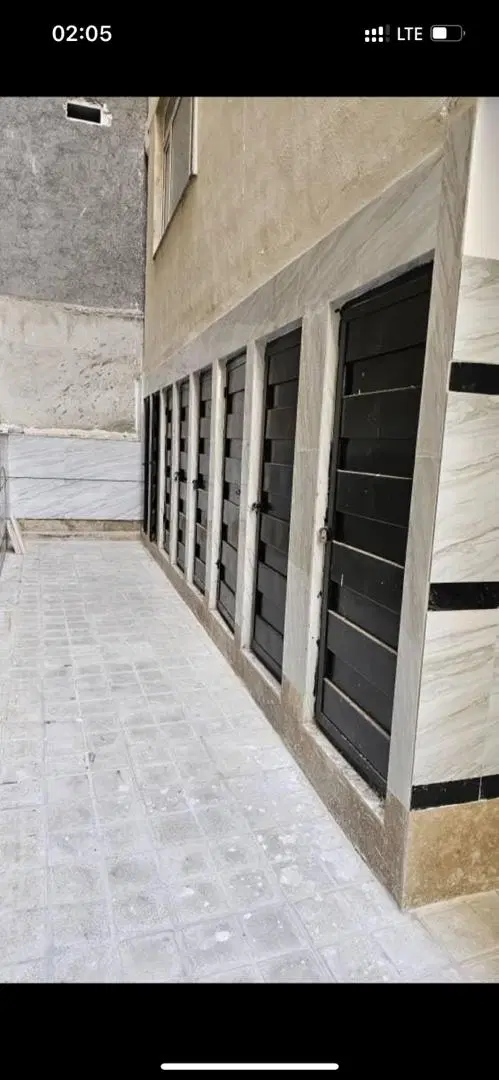 ۱۰۰ متر نوساز روبه نما پذیرایی سرتاسر پرده خور فول