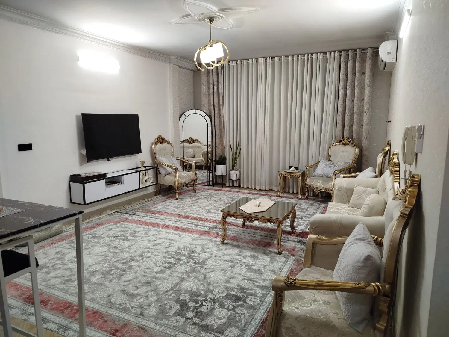فروش آپارتمان بر ۲۲ بهمن نرسیده به میدان فاتحی