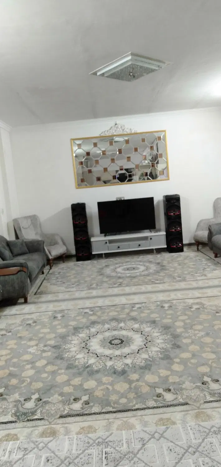 یه باب منزل مسکونی در دوطبقه نیم مجزا