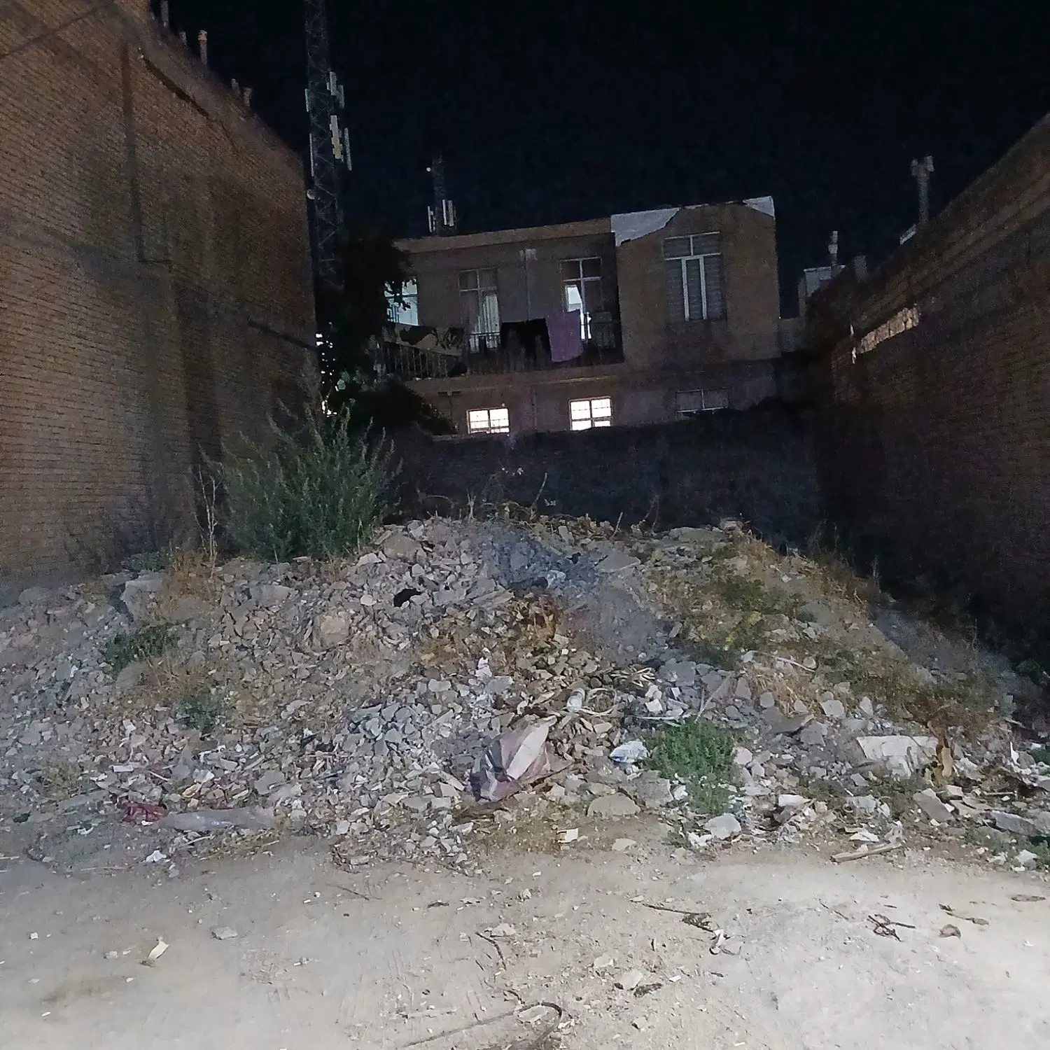 ۱۷۵مترمربع