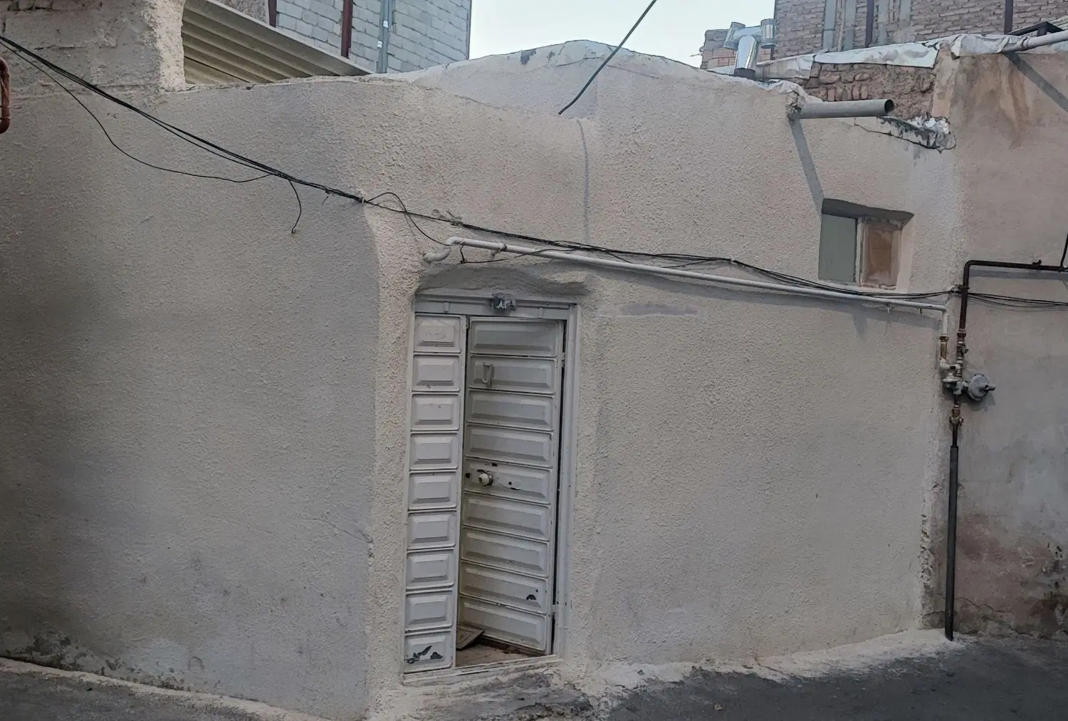 یک باب حیاط تمیزدربست قطعه جلودر حیدرآباد پاسداران