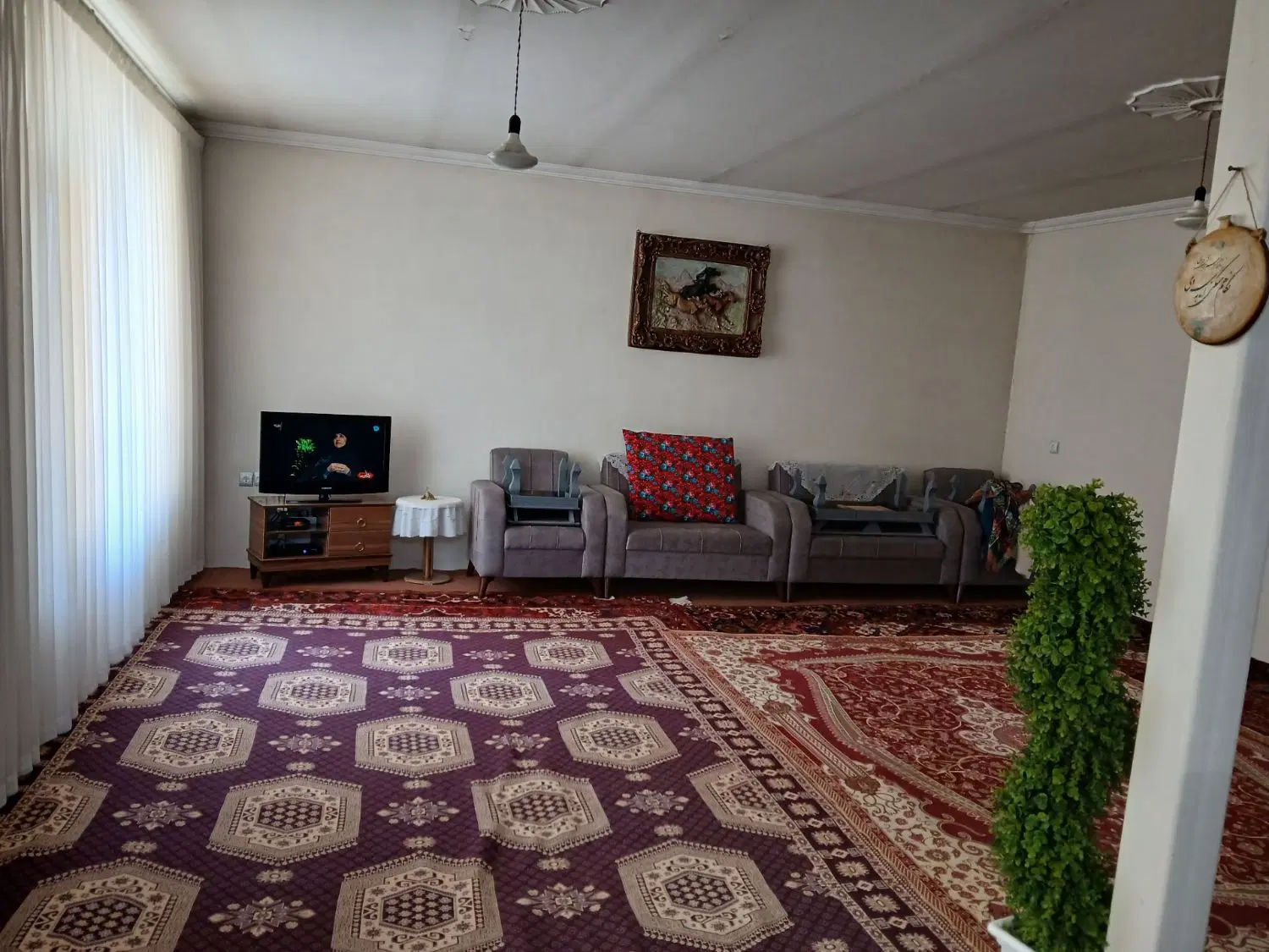 حیاط ۱۲۵متری ،دوطبقه، خیابان تاکسیرانی