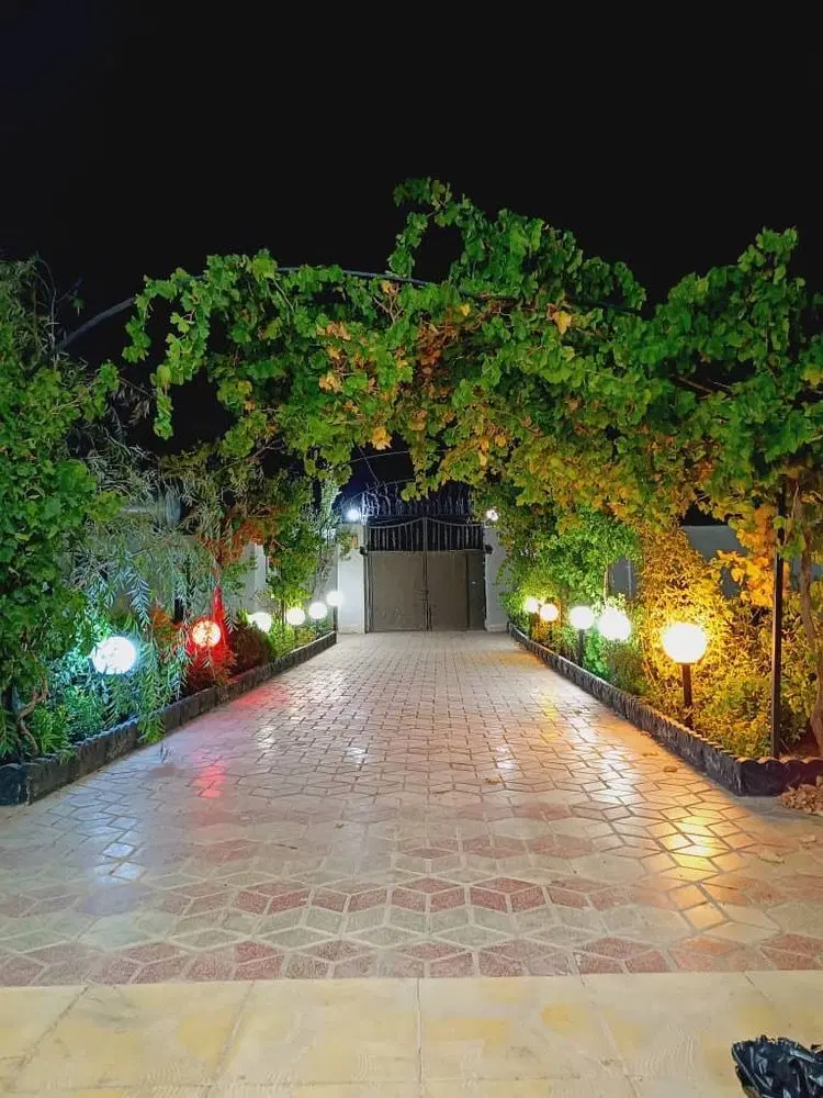 اجاره باغ استخر. داخل اب گرم