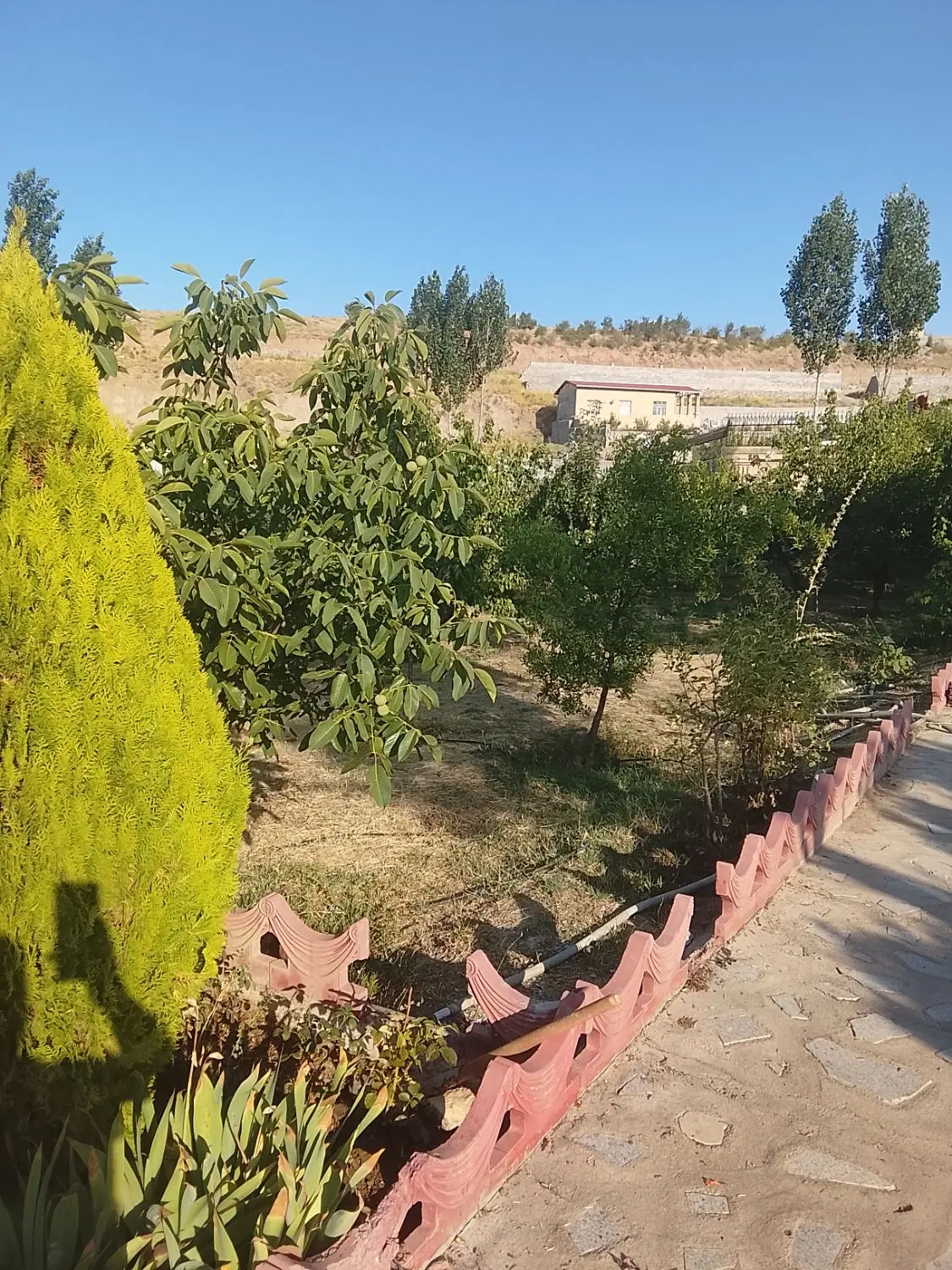 ویلا ۷۰۰مترداری آب چاه برق در.روستای زین آباد