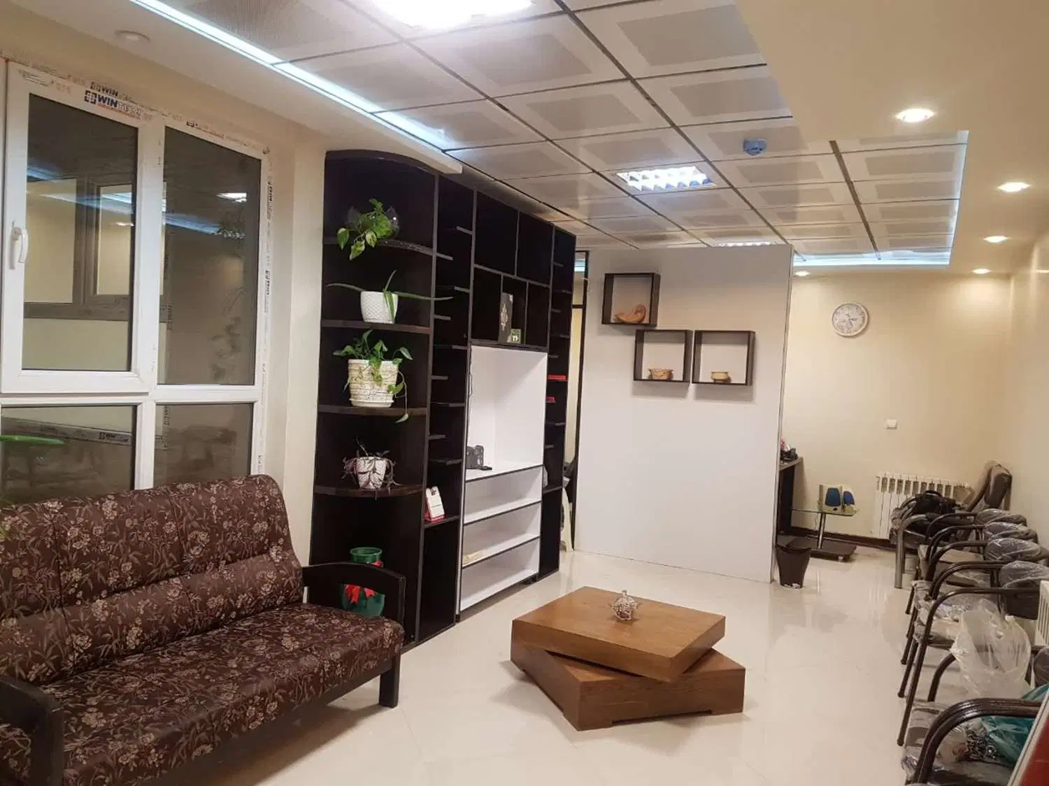اجاره نیم بها واحد اداری شیک باامکانات و لوازم