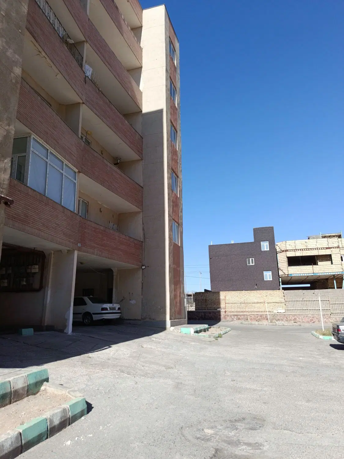 آپارتمان طبقه همکف(شهر جدیدبینالود) مجتمع شالوده