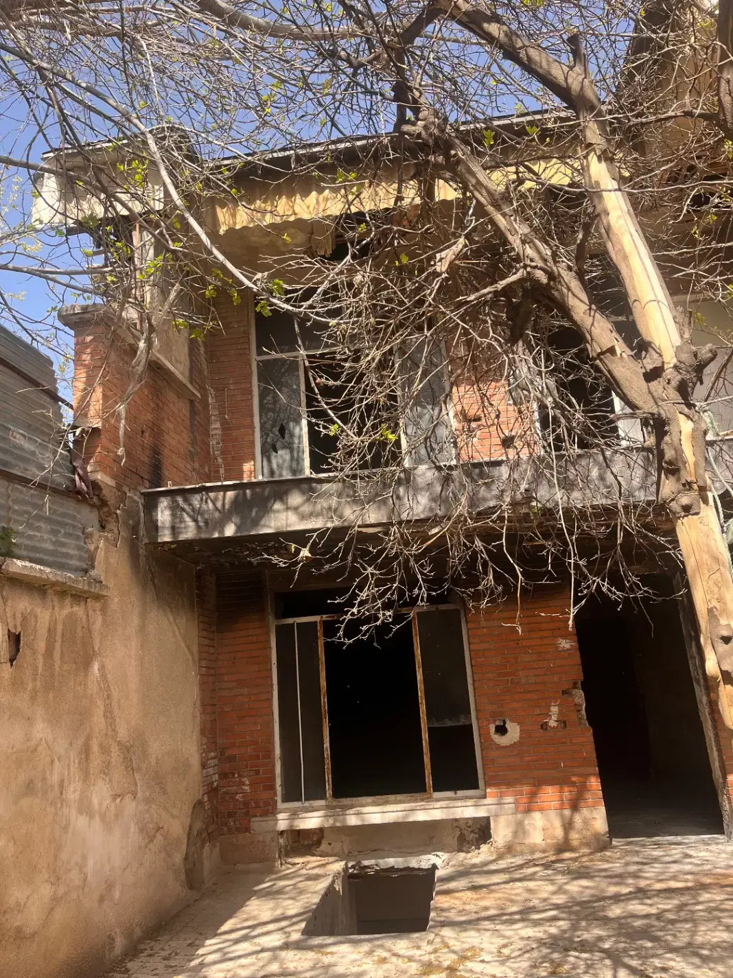 زمین تجاری اداری و مسکونی قلب شهر