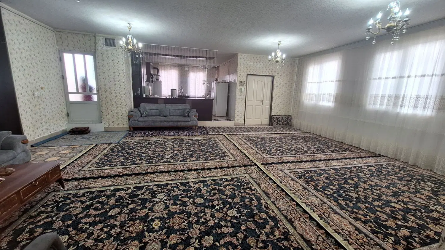 یک واحد مسکونی ، شهرک معلم روبه‌روی پمپ بنزین