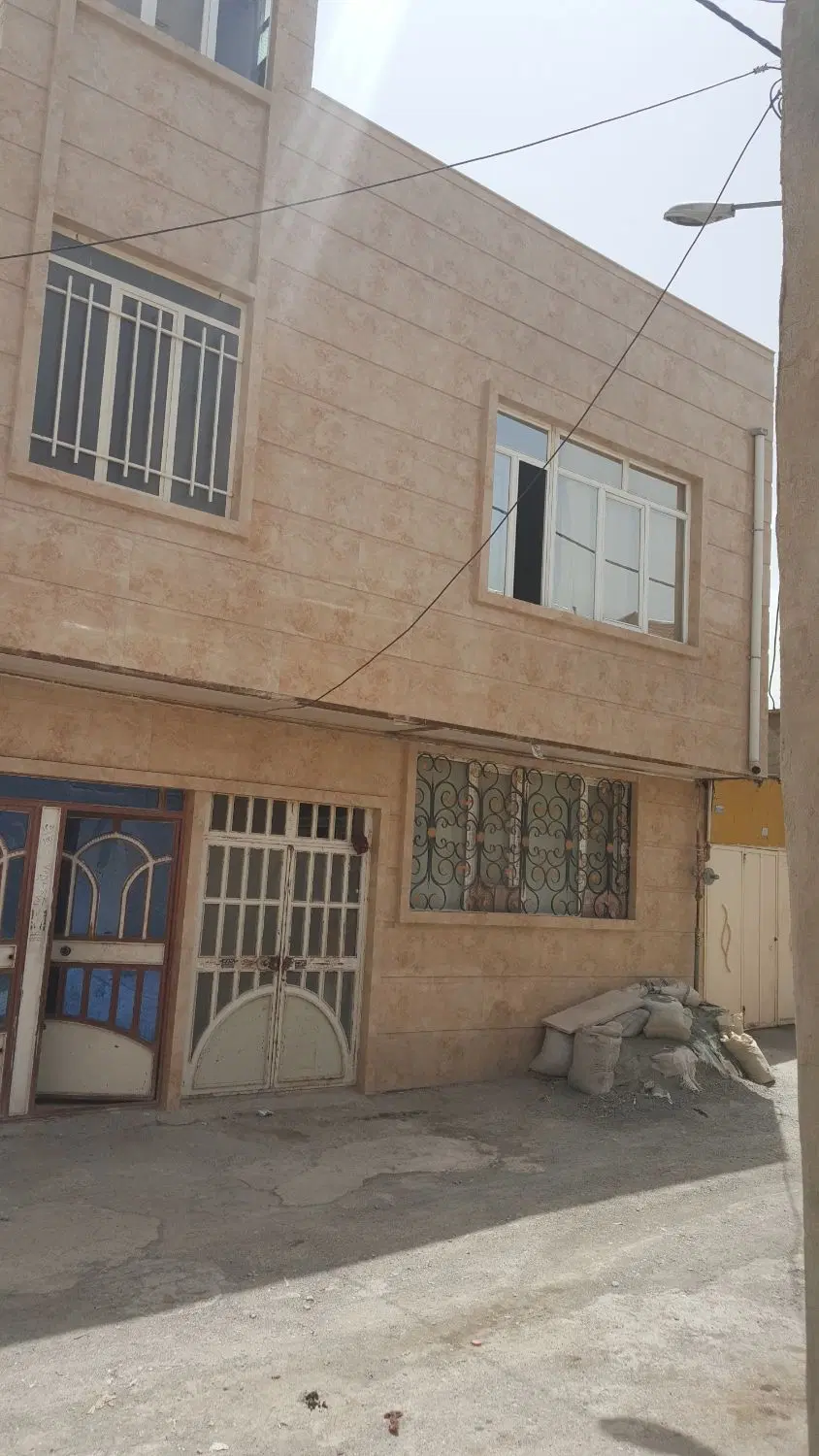 خانه دوطبقه آریاشهر