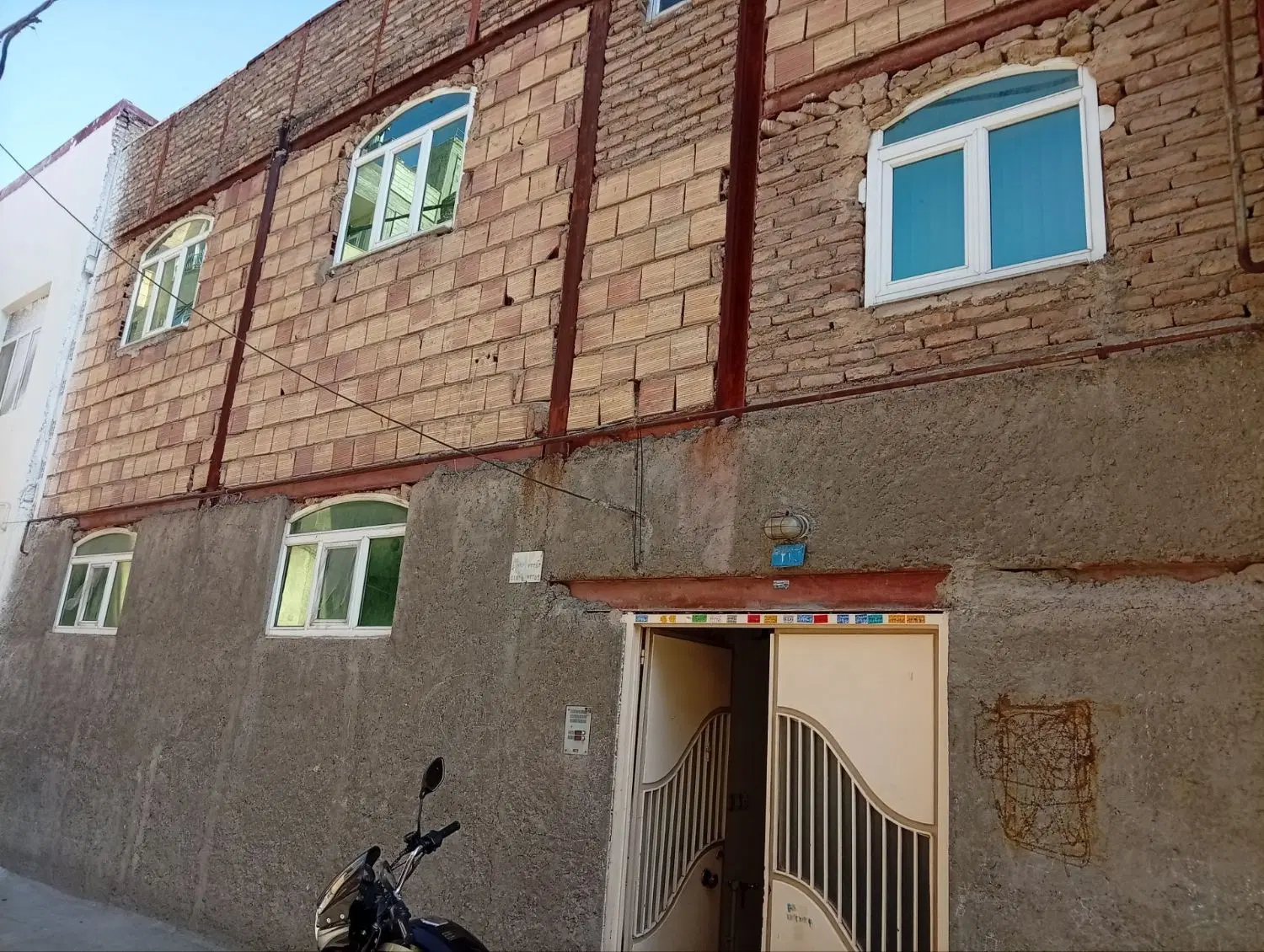 فروش حیاط ۲ طبقه