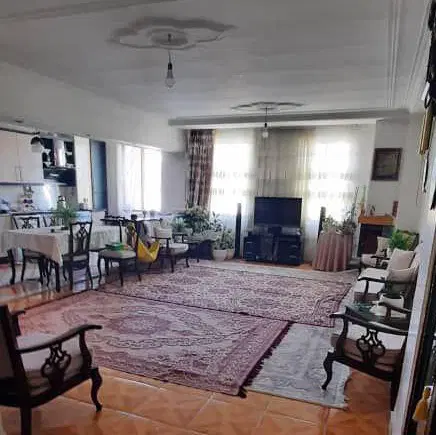۷۵ متر ۲ خواب واحد رو به خیابان غرق در نور