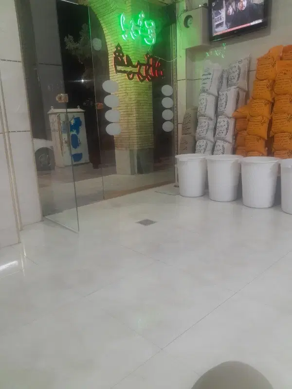 مغازه کف ۳۳.۵ بالکن ۱۲ مترمربع