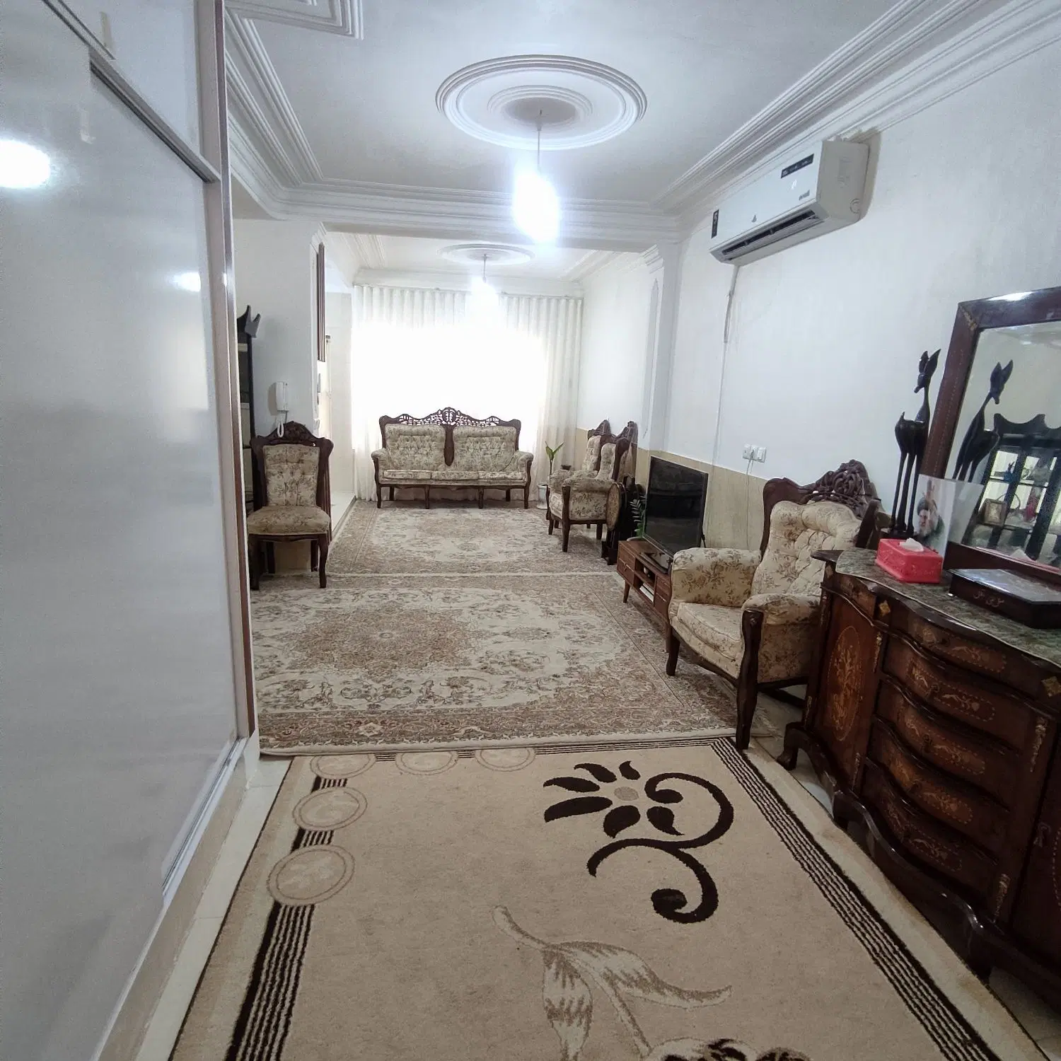 خانه دو طبقه و نیم دو کله
