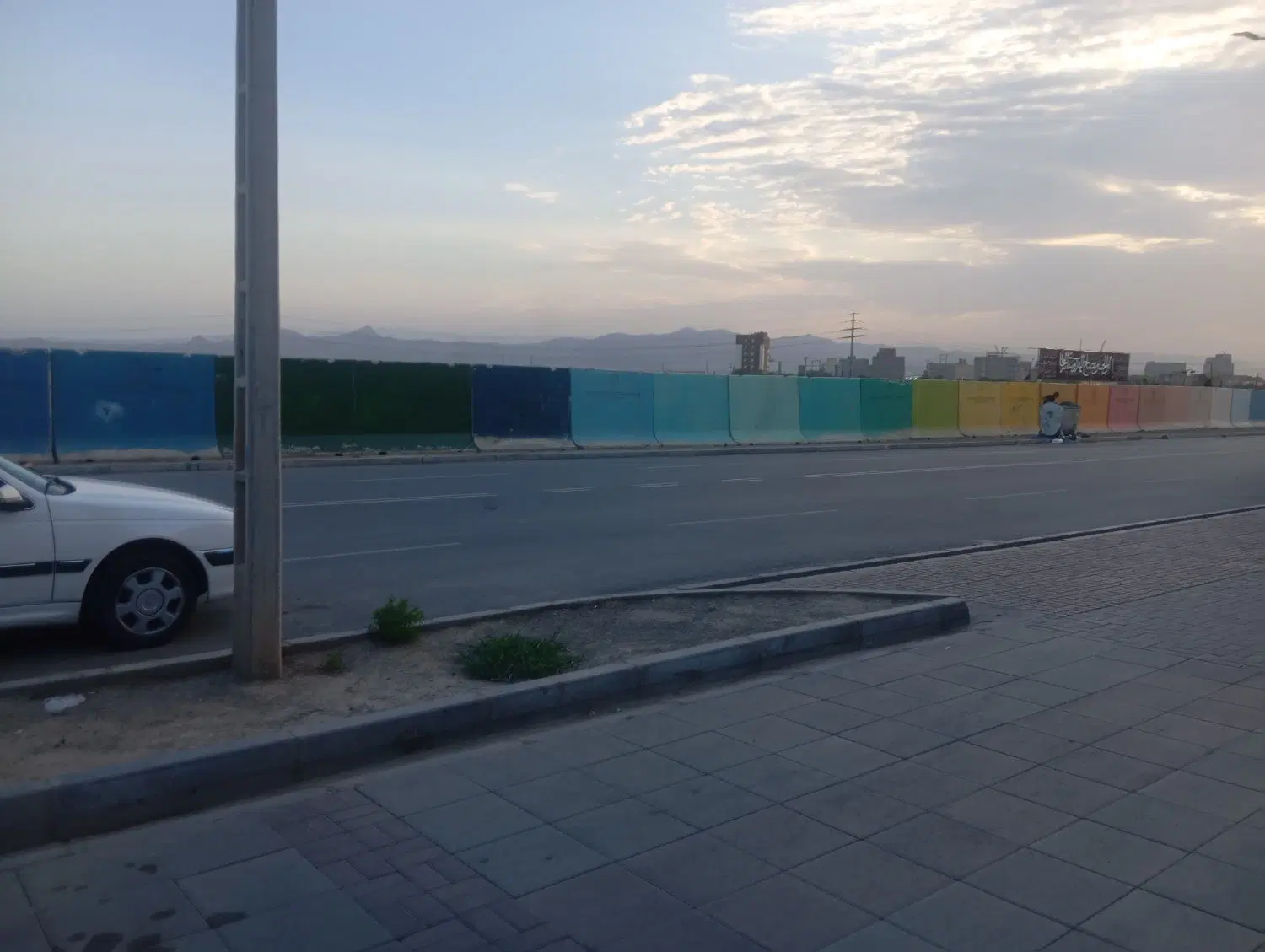 منزل ویلایی به همراه مغاز حاشیه خیابان 20متری به ه