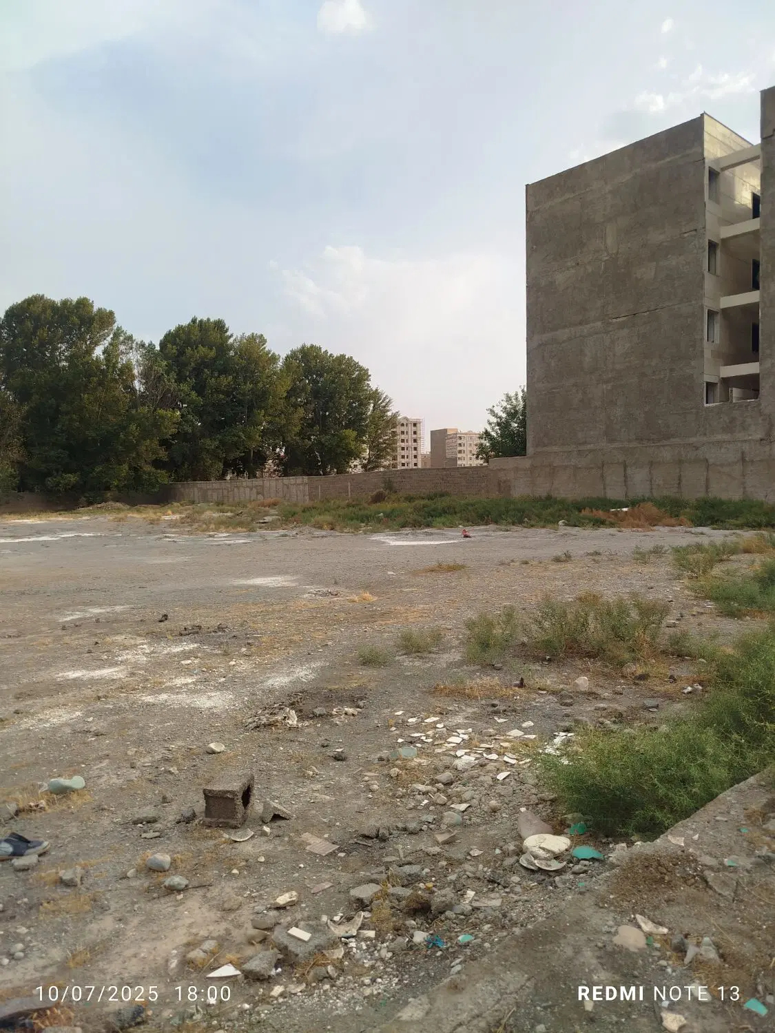 زمین ۲۱۵ متری