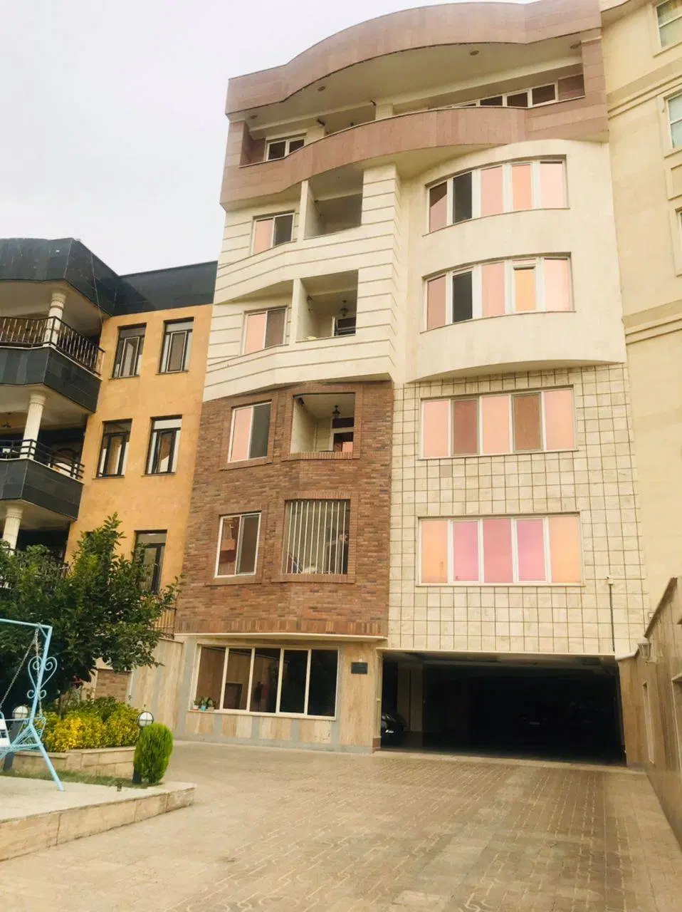 آپارتمان_خوش نقشه_ فول امکانات_ گلستان ها