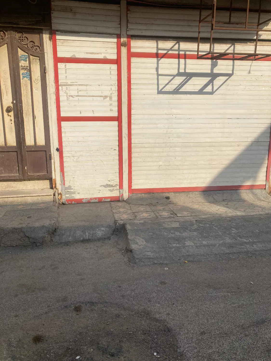 یک مغازه تجاری فروش