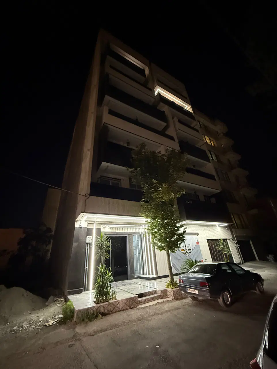 ۱۳۵متری دو پارکینگ  و ۱۰۸متری شهرک بنفشه لاکچری