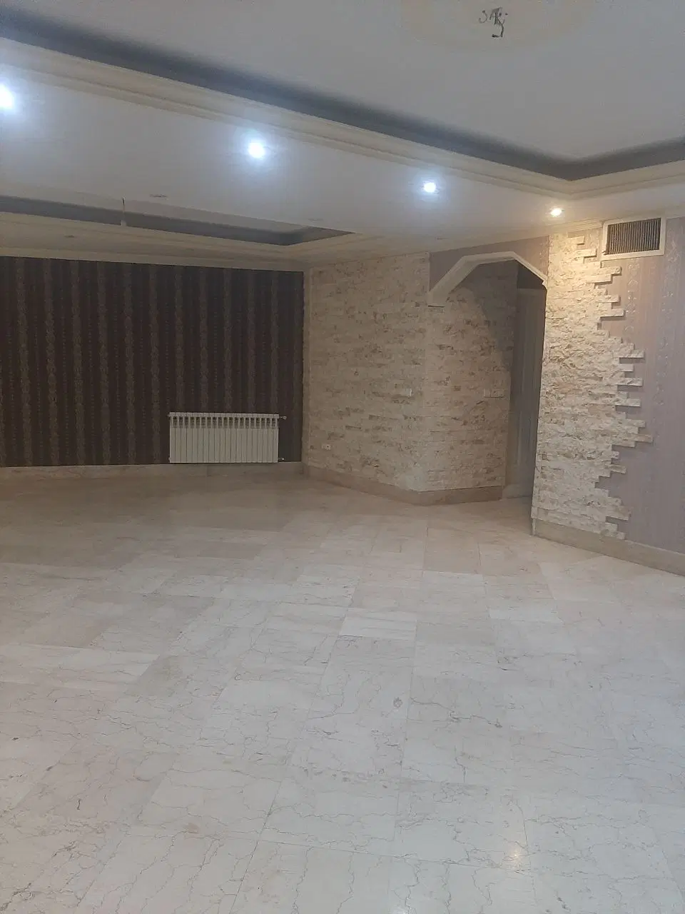 آپارتمان ۱۳۰ متری در گوهردشت پائین تر از نیکا مال