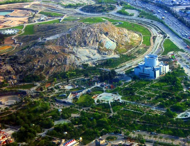 آپارتمان ۱۳۰ متری دونبش لوکس