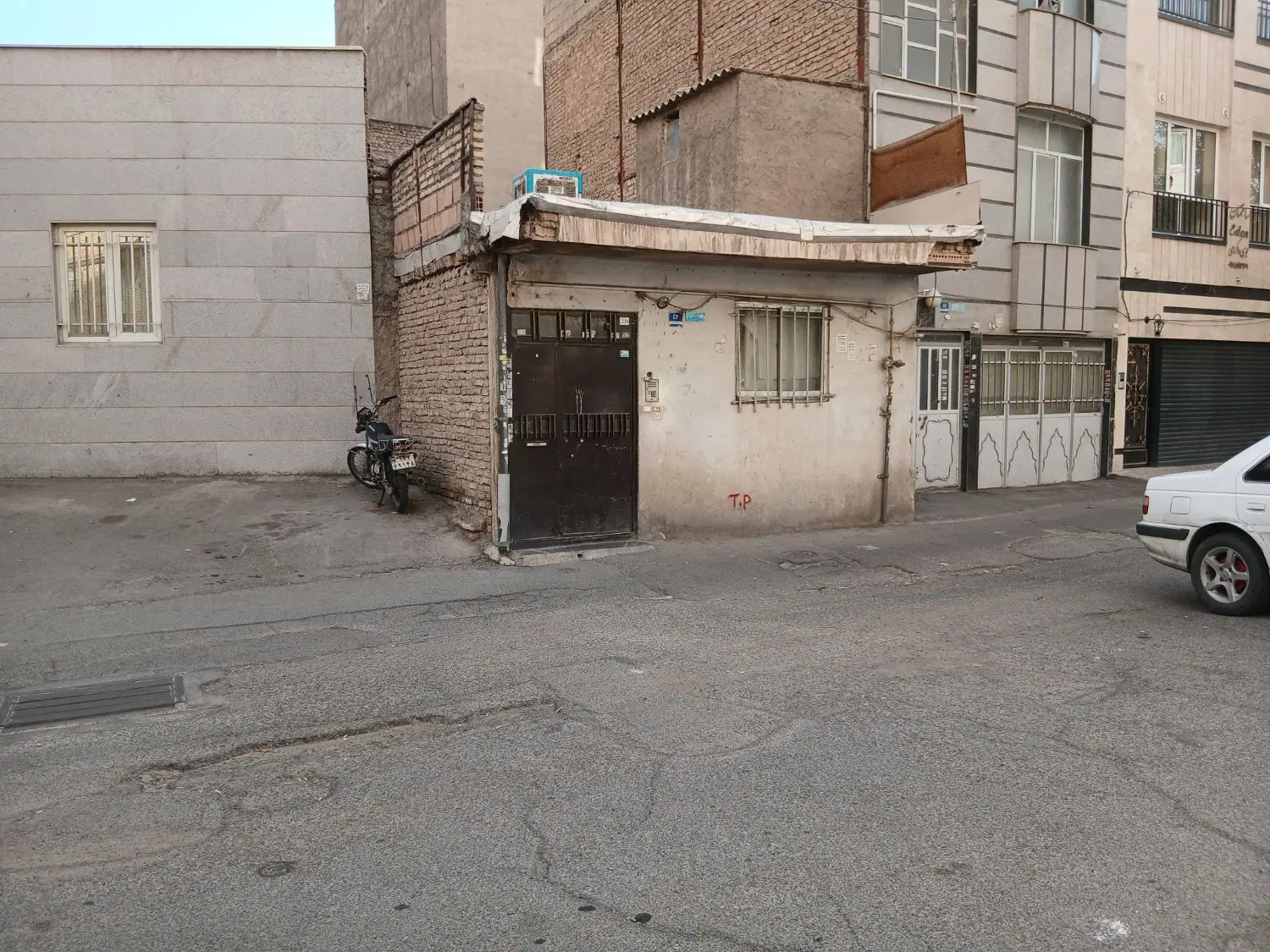 حیاط فروشی