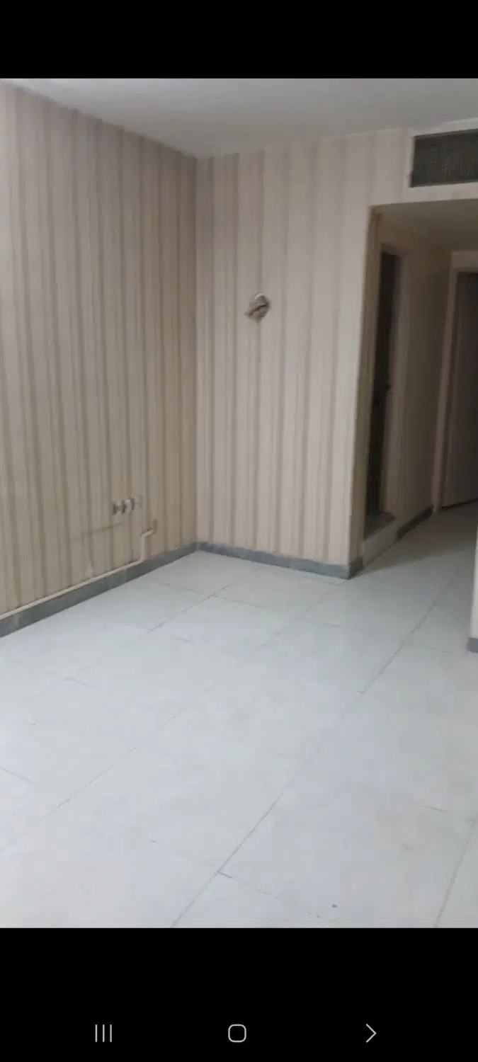 یک واحد آپارتمان طبقه سوم