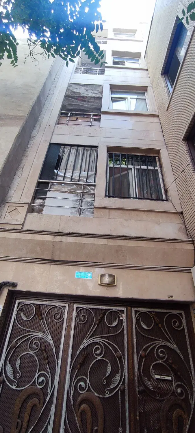 ۲ تا واحد ۵۵متری ط همکف و اول فقط یکجا