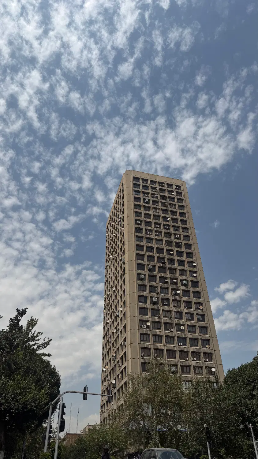 آپارتمان سندتجاری_۵۰متر_فلت_همکف_جنب میدان انقلاب