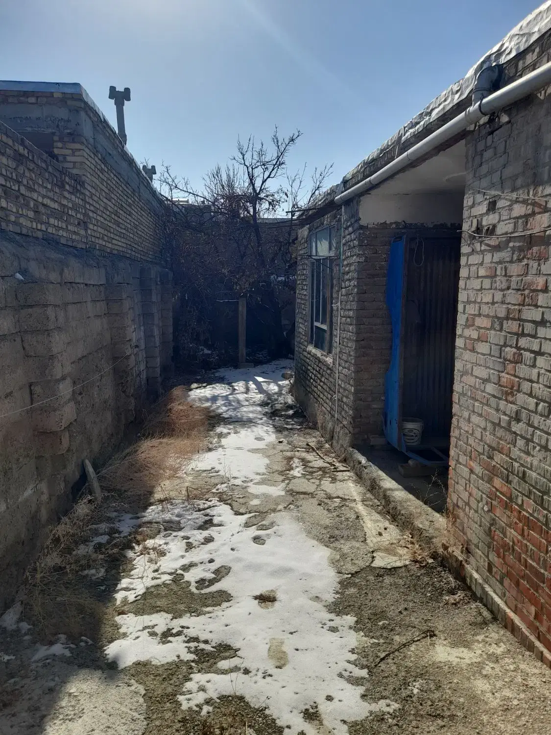 حیاط مسکونی کیلومتر۵جاده سلماس روستای تازکندافشار