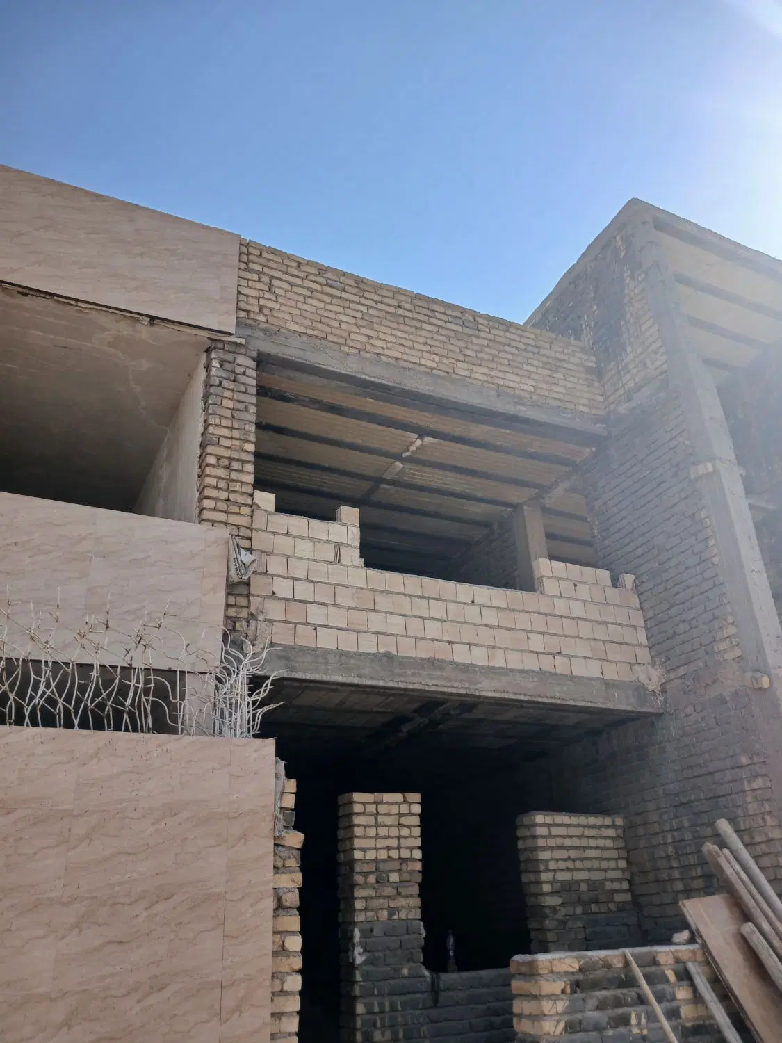 ماه فیروزان اسکلت طبقه دوم
