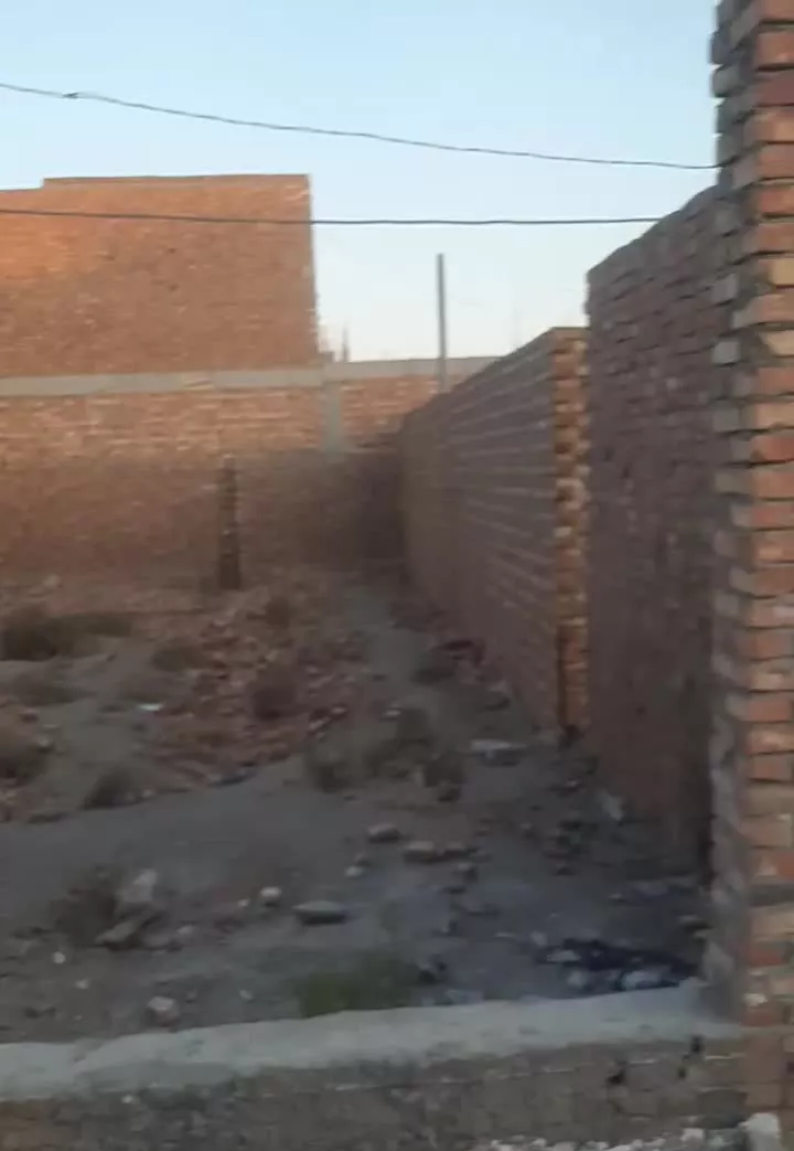 زمین نیمه کاره در سیادک