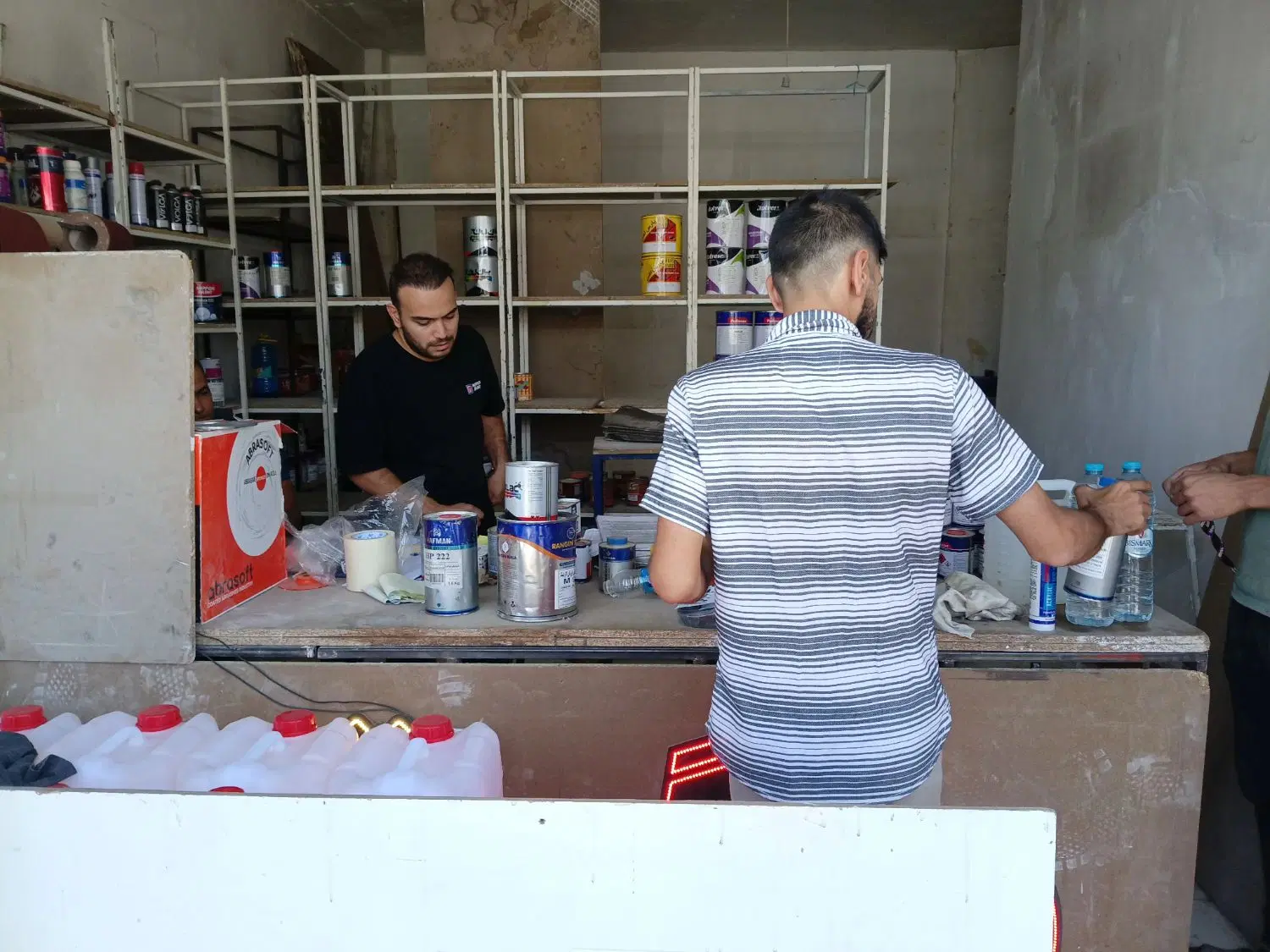 مغازه ۳۰ مترب حاشیه کشاورز