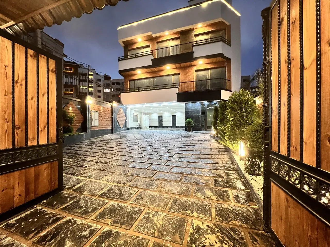 عمارت زیبای روشنا