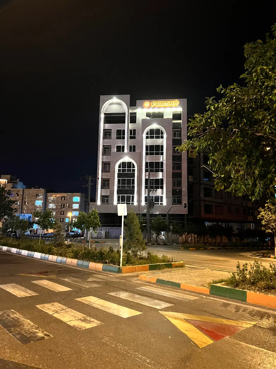 مغازه تجاری حاشیه الهیه معاوضه با آپارتمان یا زمین