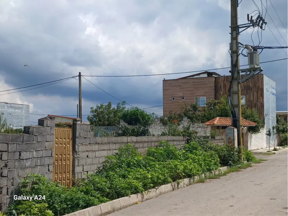 ۲۱۱ متری زمین باغی قابل ساخت