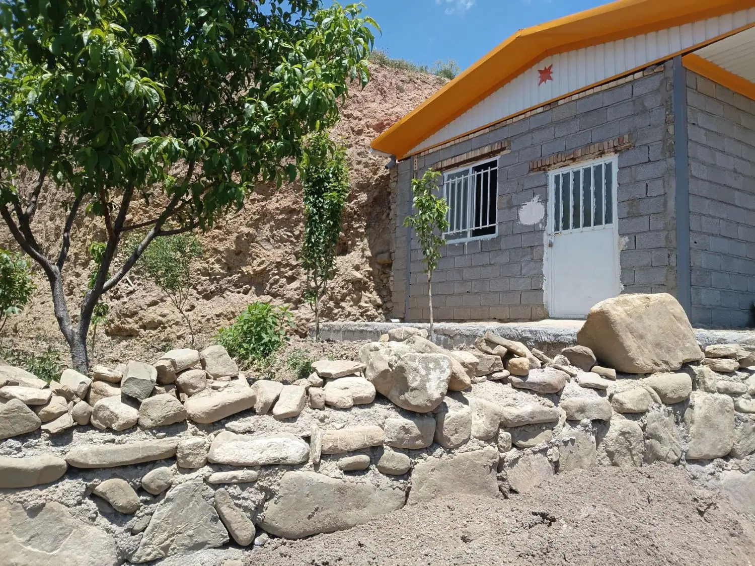 یک باغ به متراژ ۳۰۰متر نزدیک تبریز