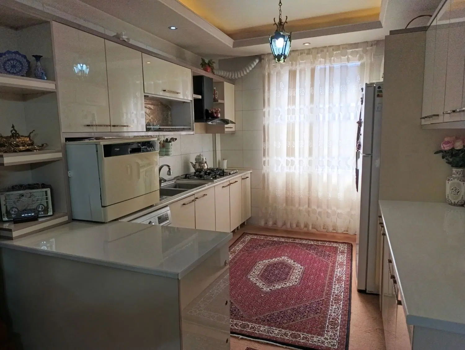 آپارتمان تک واحدی ۸۳ متری