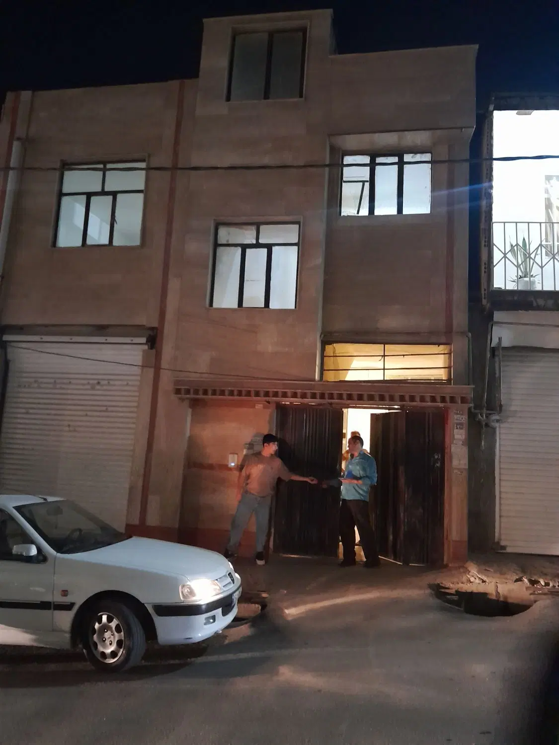 خونه ویلایی 2طبقه  در حصار خط 4
