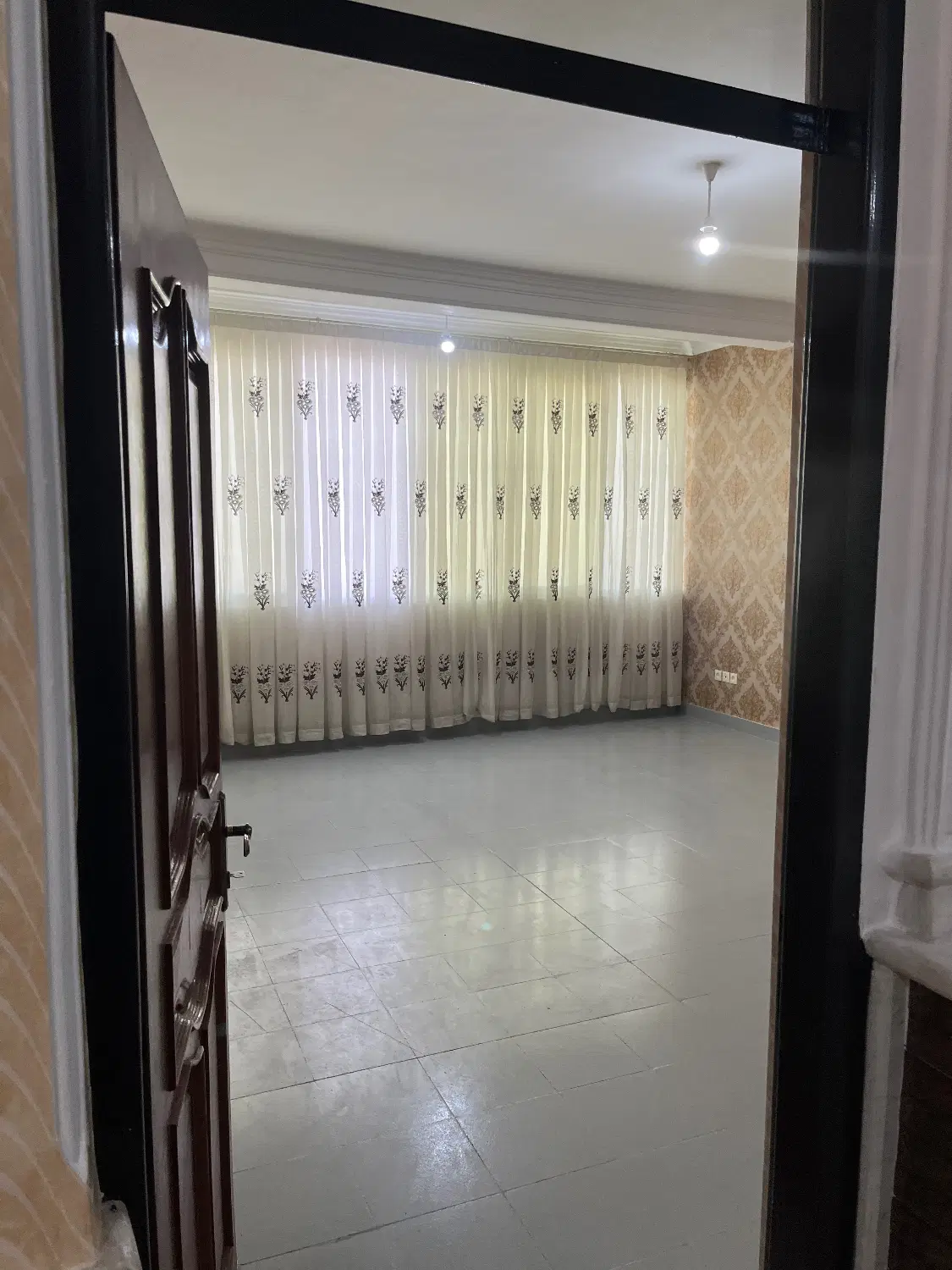 دفترکار خدماتی وتجاری بامتراژ ۱۰۰ متر