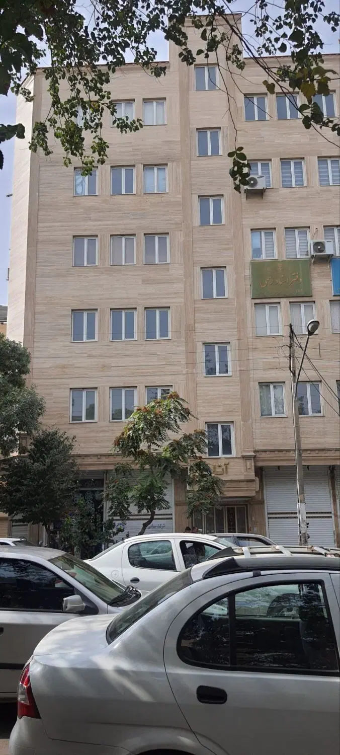 دفتر خدماتی با سند شش دانگ مالکیت بر خیابان