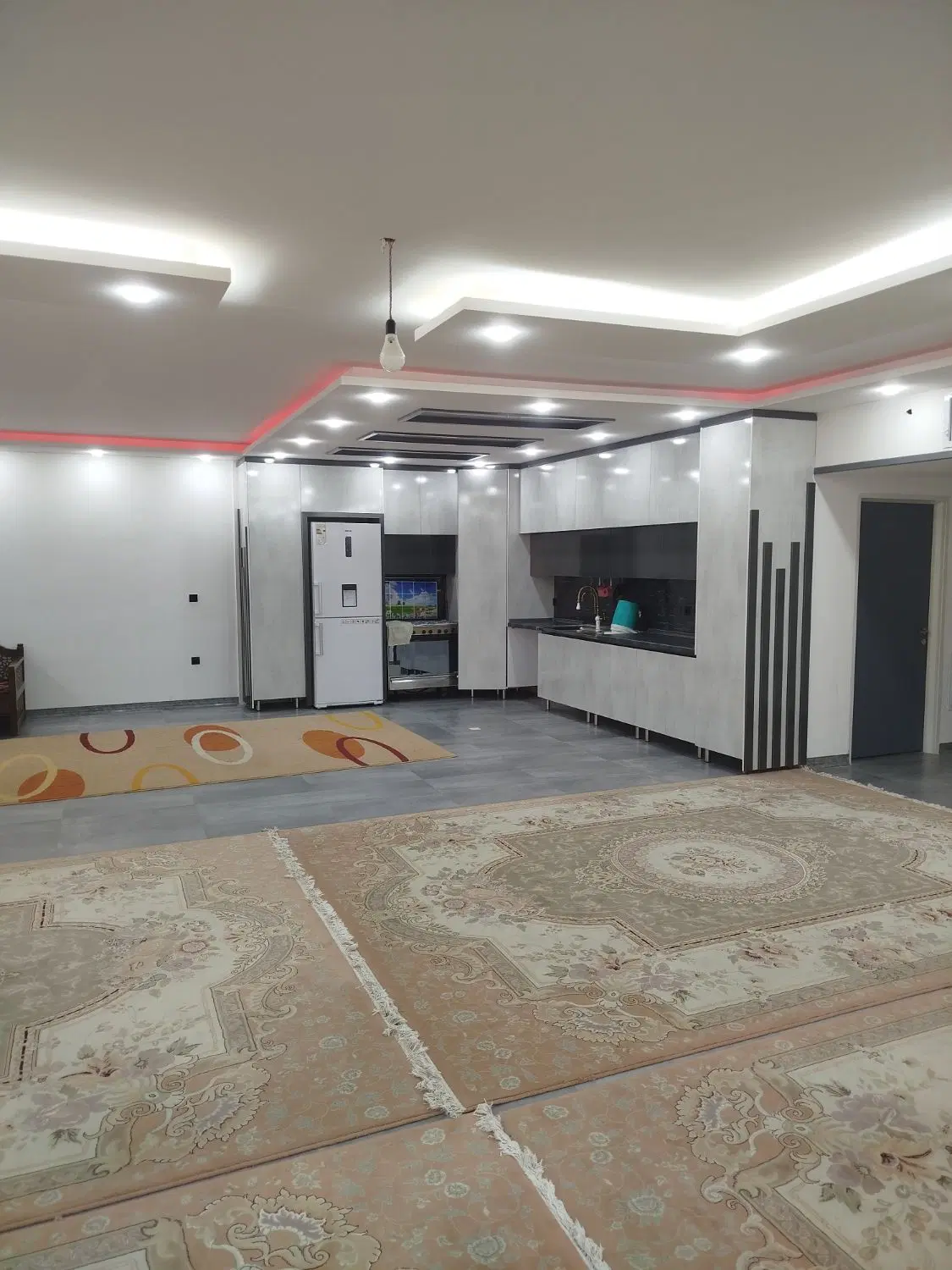 اجاره ۲۴ساعته باغ استخر و جکوزی دار لوکس زردنجان