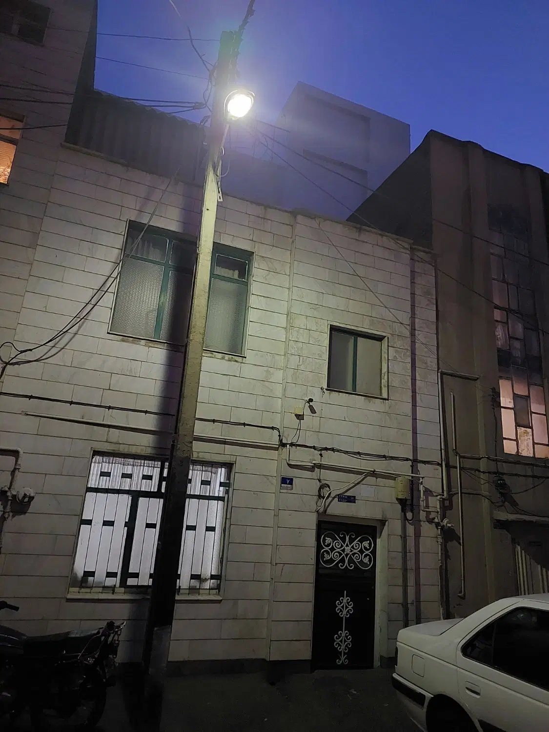 خانه کلنگی بازسازی‌شده  جنوبی شمس‌آباد