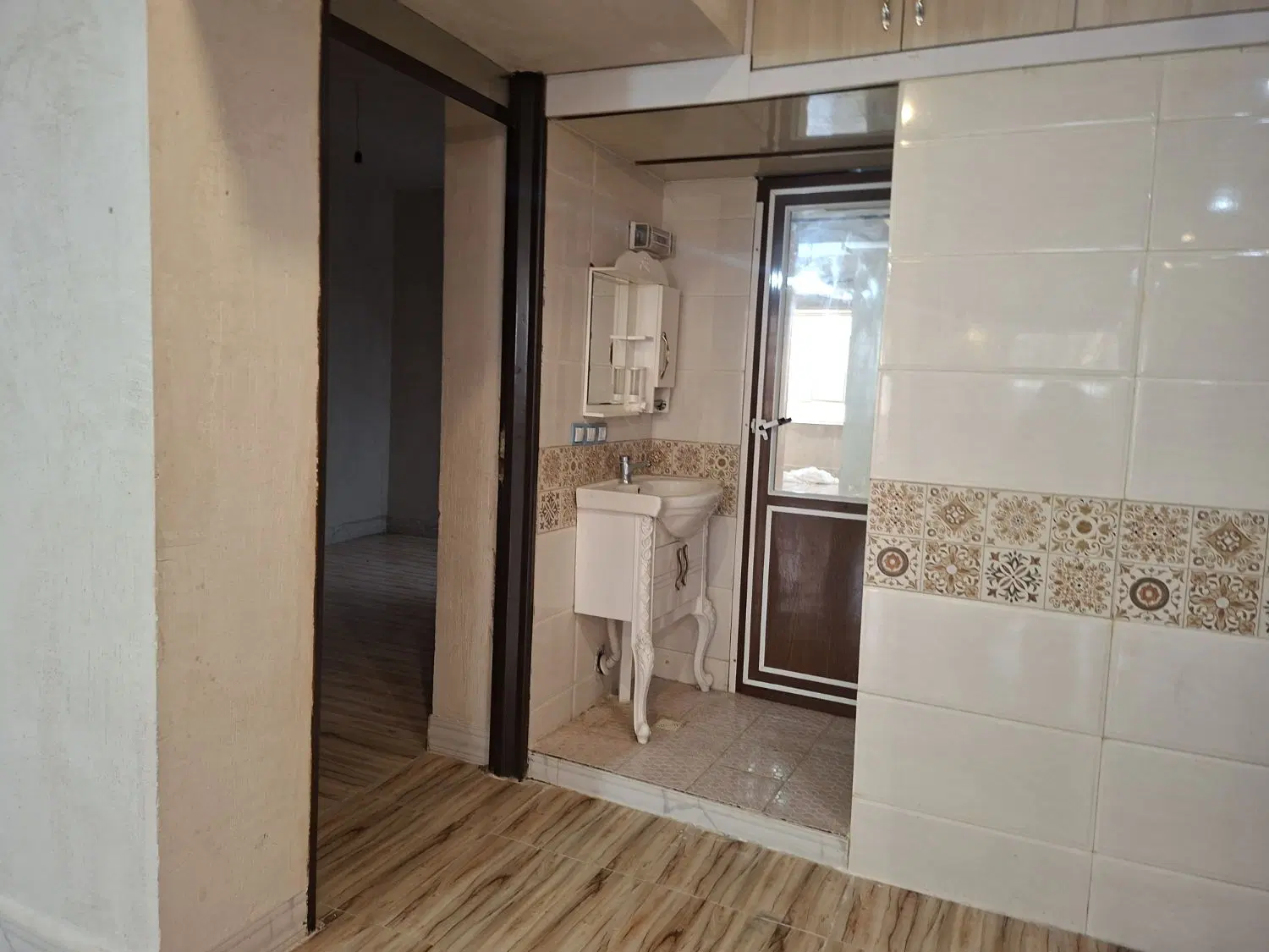 خونه فروشی گوشه شاه قاسم