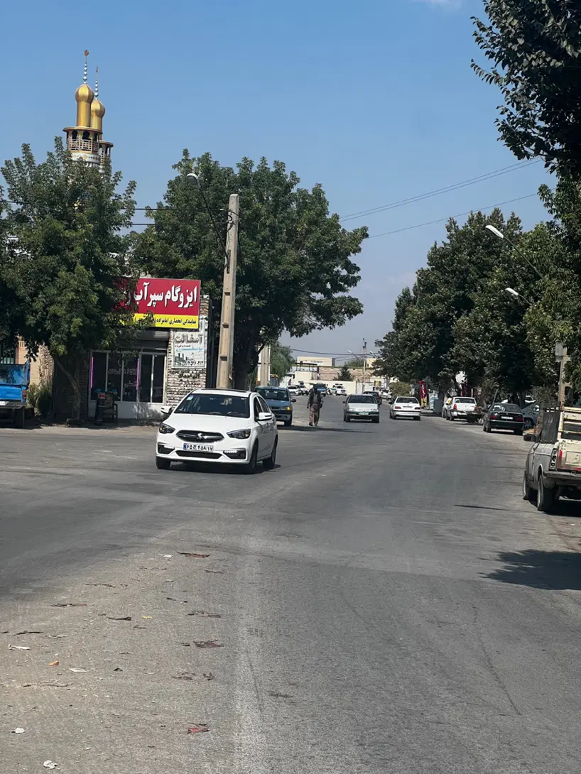 حیاط داخل طرح هادی اول امامزاده