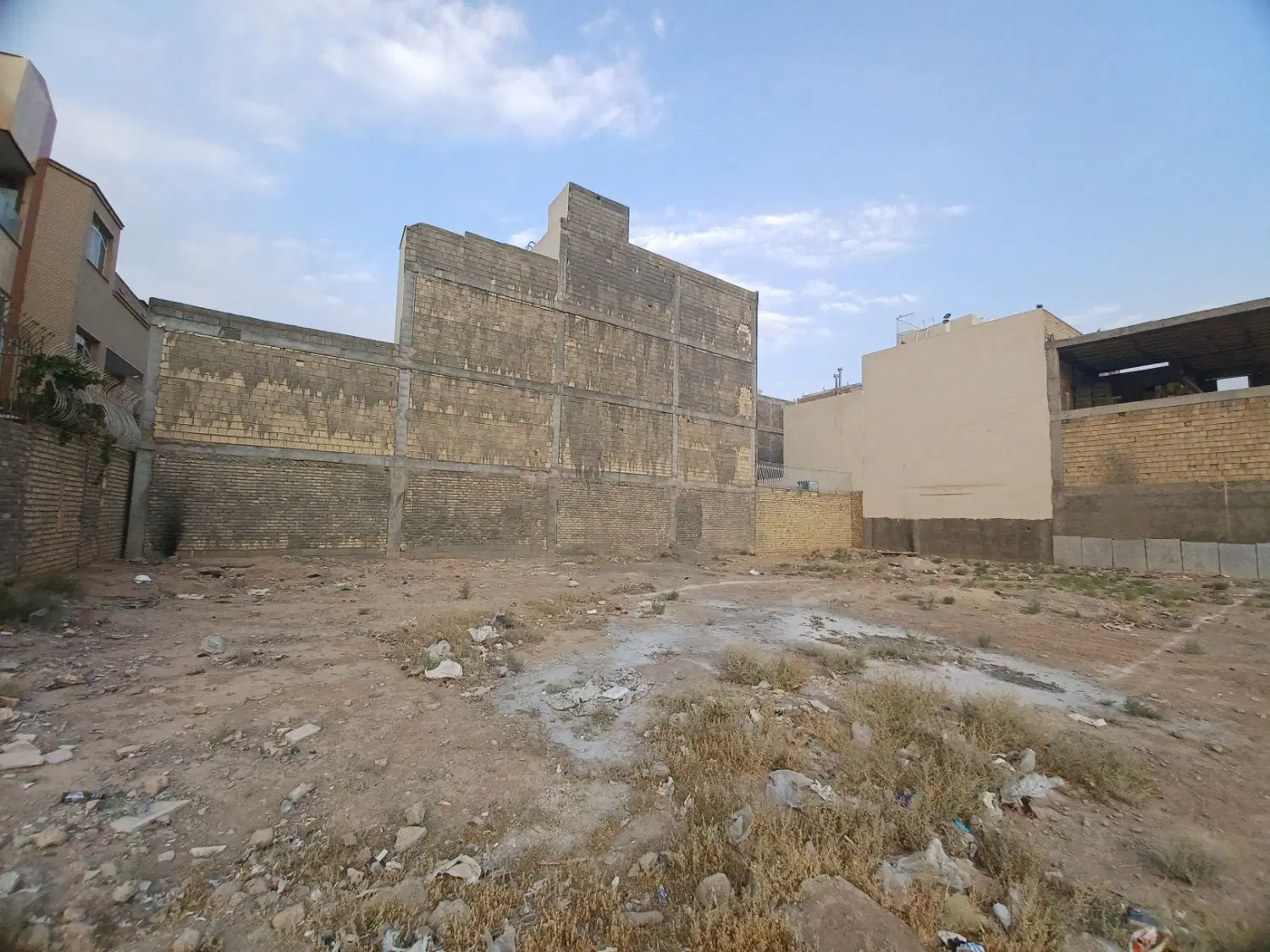 فروش زمین ۲۱۰ متر