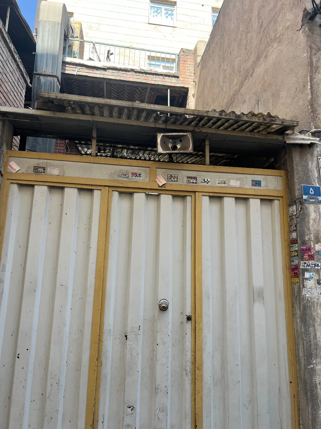 ۶۵ متر دربستی۲طبقه ۴اتاق (حیاط دار )حیاط ماشین رو