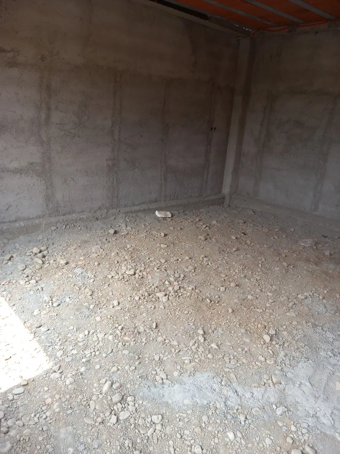 ملک مسکونی ۸۰ مت زیربنا